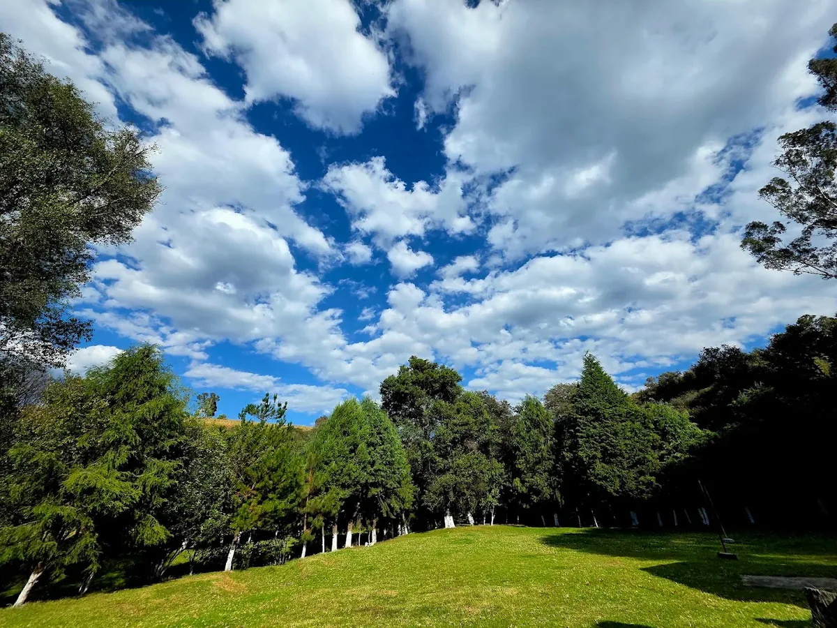 Cabañas rústicas de Los Ahilites con fogata y área natural